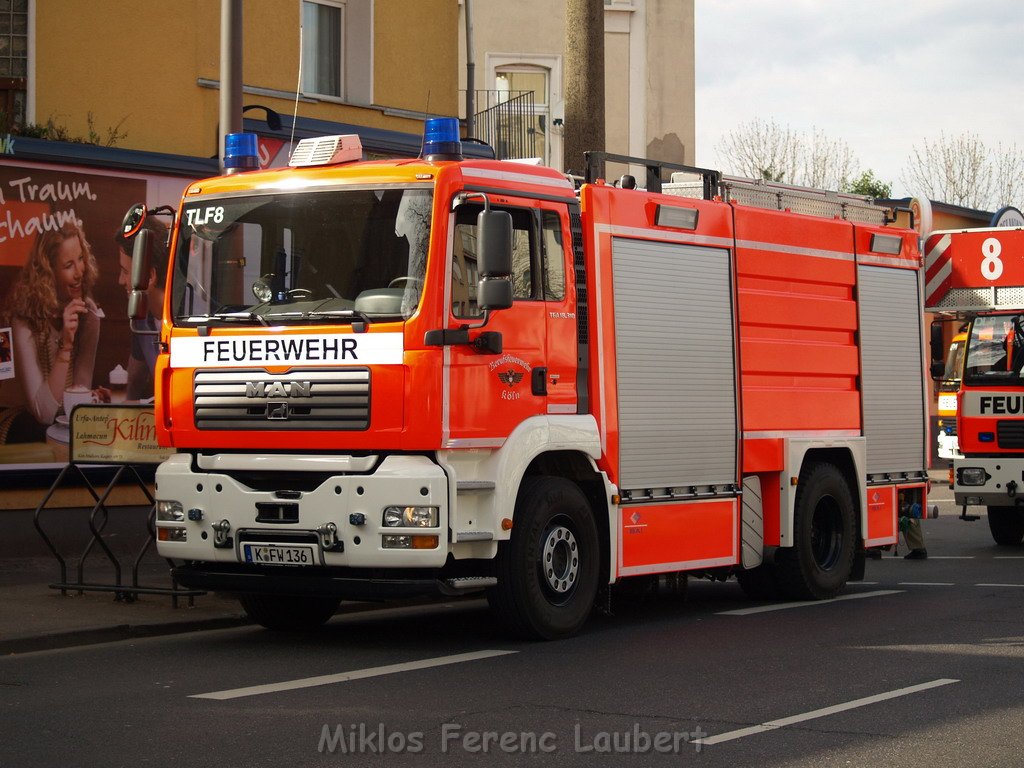 Dachgeschossbrand Koeln Muelheim Duennwalderstr  025.JPG